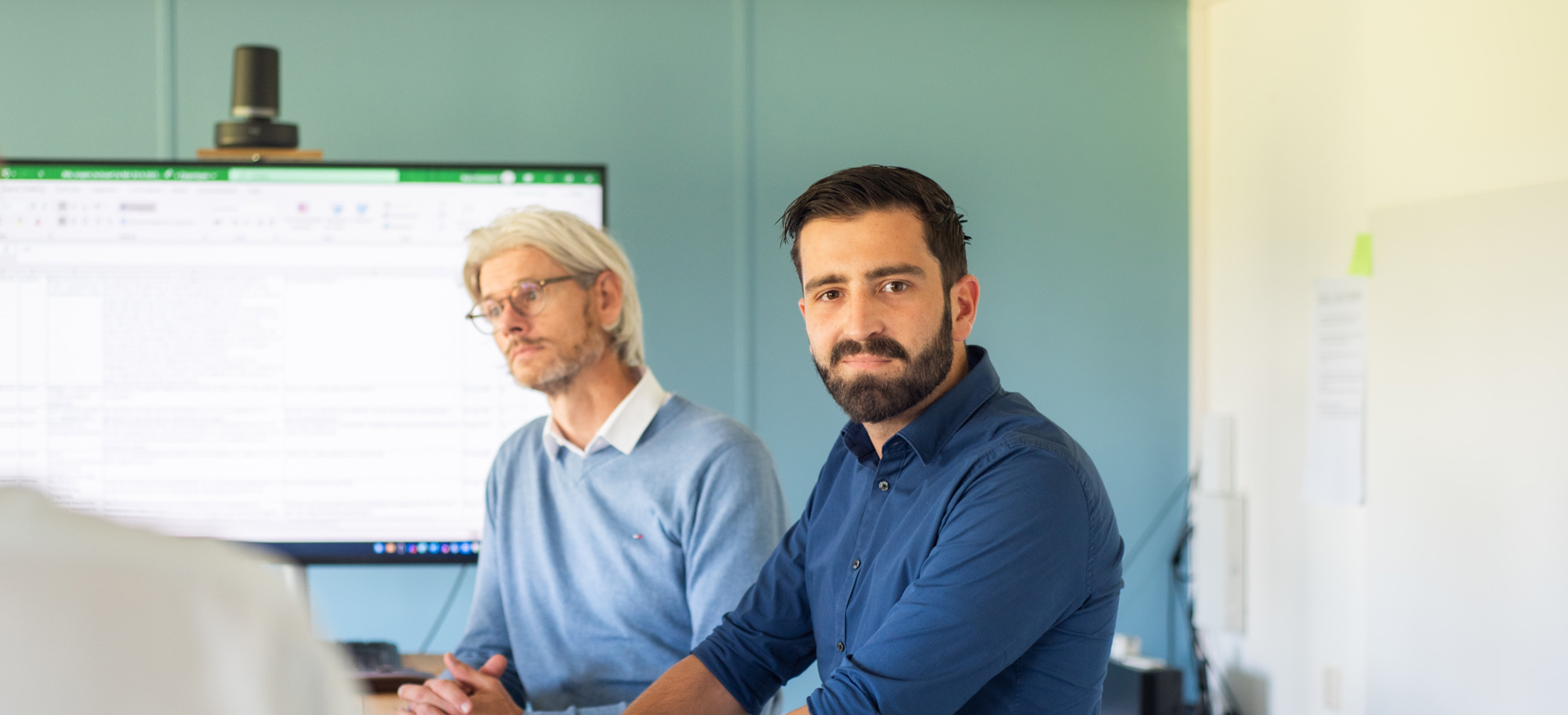 Victor Vogelzang, werkvoorbereider bij Ballast Nedam, neemt deel aan een teamvergadering over tenderprojecten