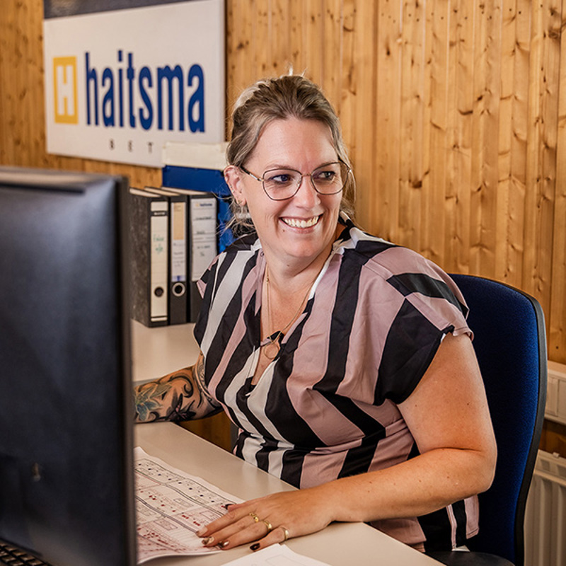 Tiny Bekkema productieleider bij Haitsma heeft plezier in haar werk